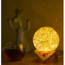 Модерна LED настолна лампа Модерна LED настолна лампа