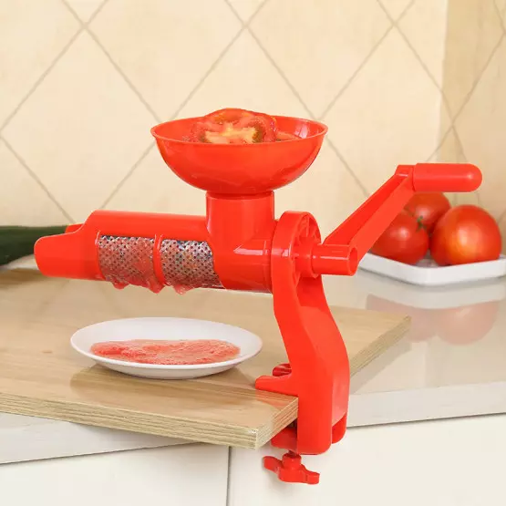 Механична машинка за смилане на домати