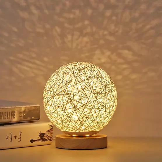 Модерна LED настолна лампа