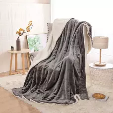 Луксозно двулицево пухкаво одеяло Луксозно двулицево пухкаво одеяло