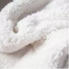 Луксозно двулицево пухкаво одеяло Луксозно двулицево пухкаво одеяло