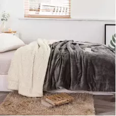 Луксозно двулицево пухкаво одеяло Луксозно двулицево пухкаво одеяло