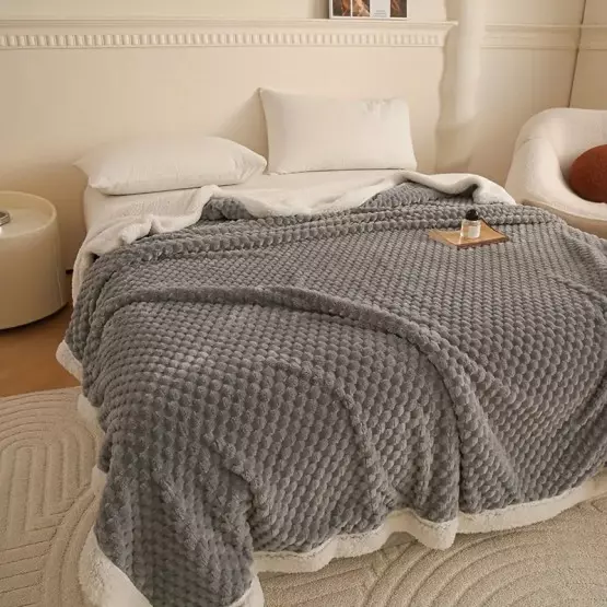 Плюшено топло одеяло - сиво