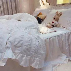 Бял спален комплект от 6 части Бял спален комплект от 6 части