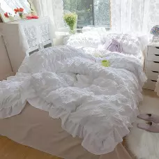 Бял спален комплект от 6 части Бял спален комплект от 6 части