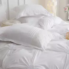 Луксозен спален комплект с бродерия от 6 части – Бял Луксозен спален комплект с бродерия от 6 части – Бял