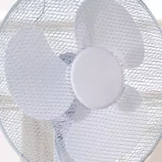 Въртящ се вентилатор с регулируема височина и 3-степенно управление с бутони Въртящ се вентилатор с регулируема височина и 3-степенно управление с бутони