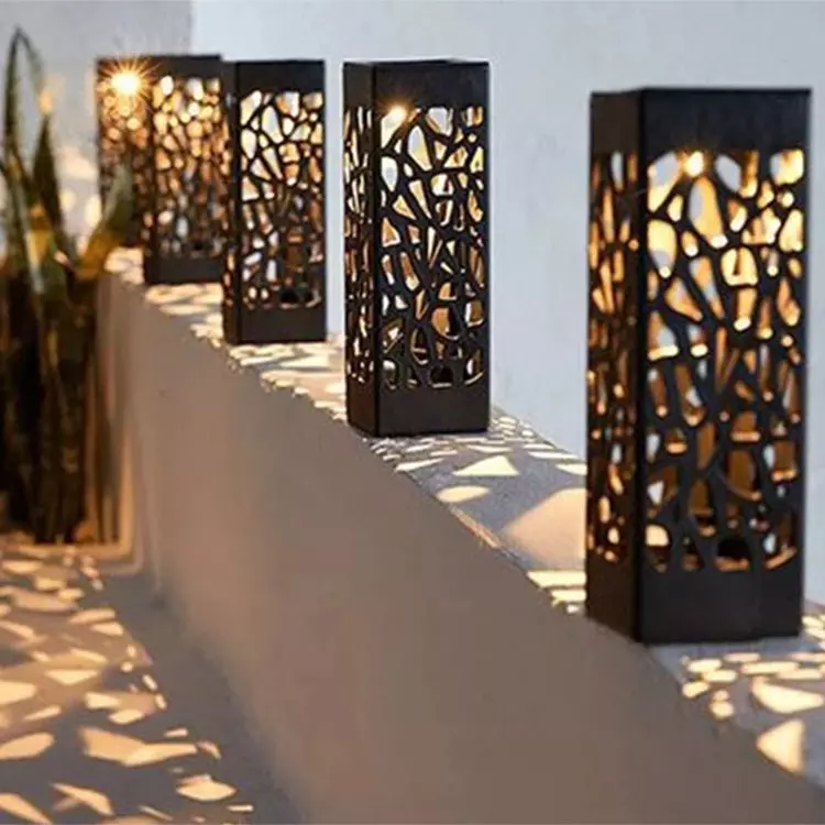 4 броя соларни градински лампи с мрежест дизайн