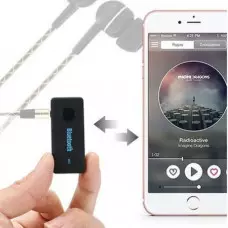 FM 3.5mm Трансмитер с блутут и високоговорител FM 3.5mm Трансмитер с блутут и високоговорител