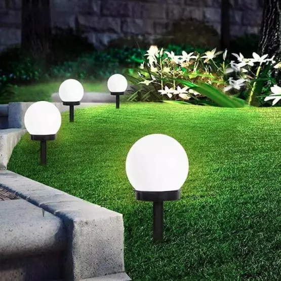 4 броя LED соларни градински лампи