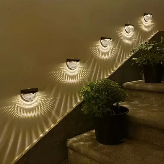 LED соларна лампа за стена