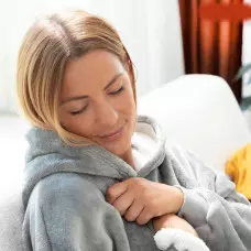 Пухкаво одеяло-суичър с ръкави, Huggle Hoodies Пухкаво одеяло-суичър с ръкави, Huggle Hoodies