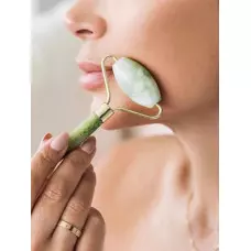 ДВУСТРАНЕН РОЛЕР МАСАЖОР ЗА ЛИЦЕ С НЕФРИТ ДВУСТРАНЕН РОЛЕР МАСАЖОР ЗА ЛИЦЕ С НЕФРИТ